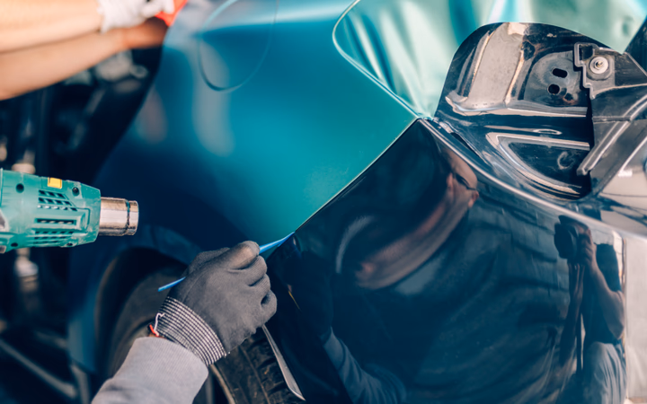 Nadwozie z laminatu vs aluminium: koszt formy, masa i naprawa – co wybrać?